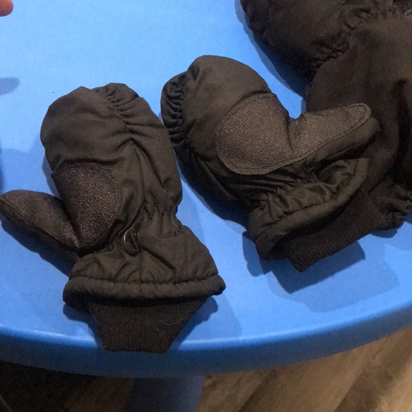 Mittens - Picture 7 of 8